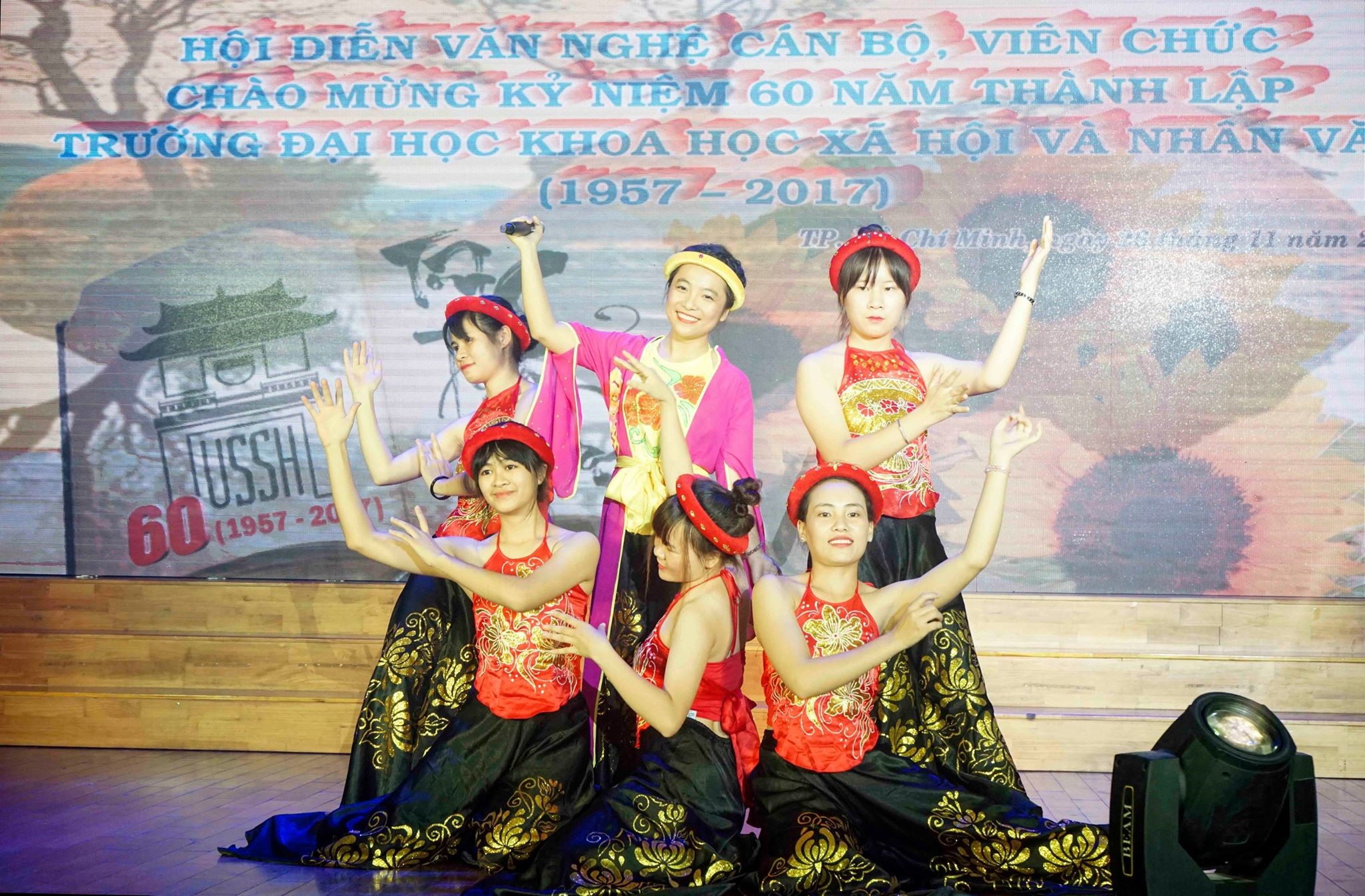https://scontent-hkg3-1.xx.fbcdn.net/t31.0-8/15138546_10206020024858022_2908108252058533749_o.jpg