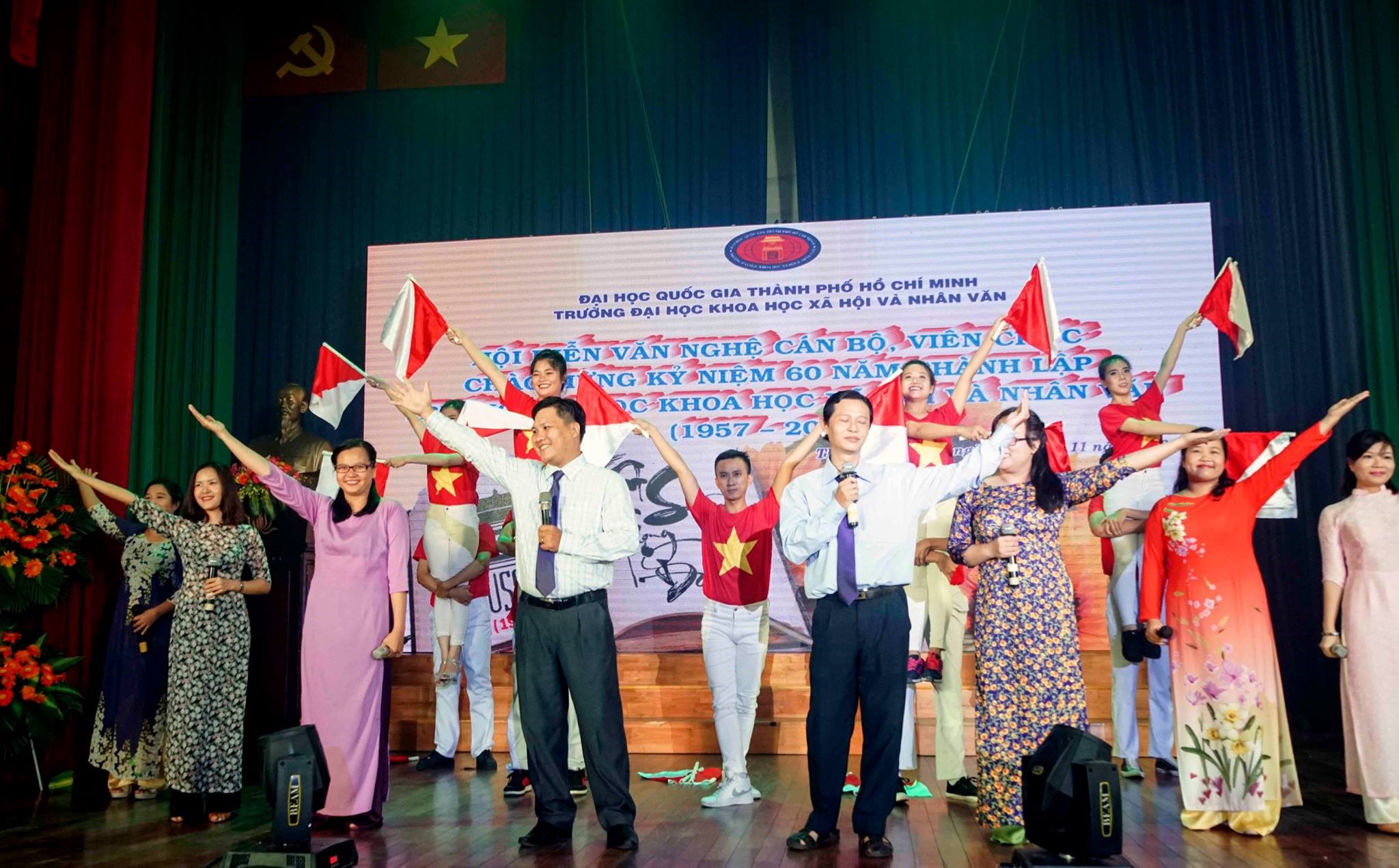 https://scontent-hkg3-1.xx.fbcdn.net/t31.0-8/15156822_10206020028938124_1702624560302404326_o.jpg