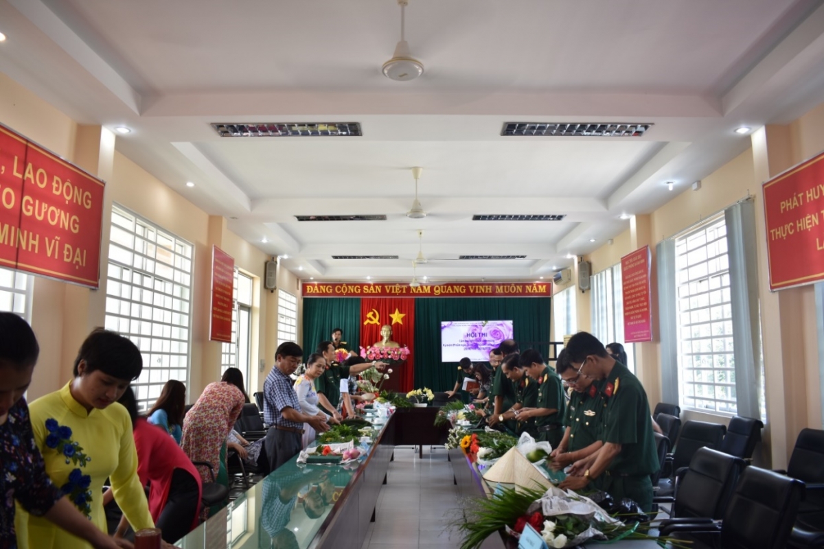 Các đội thi hồ hởi chuẩn bị cho cuộc thi