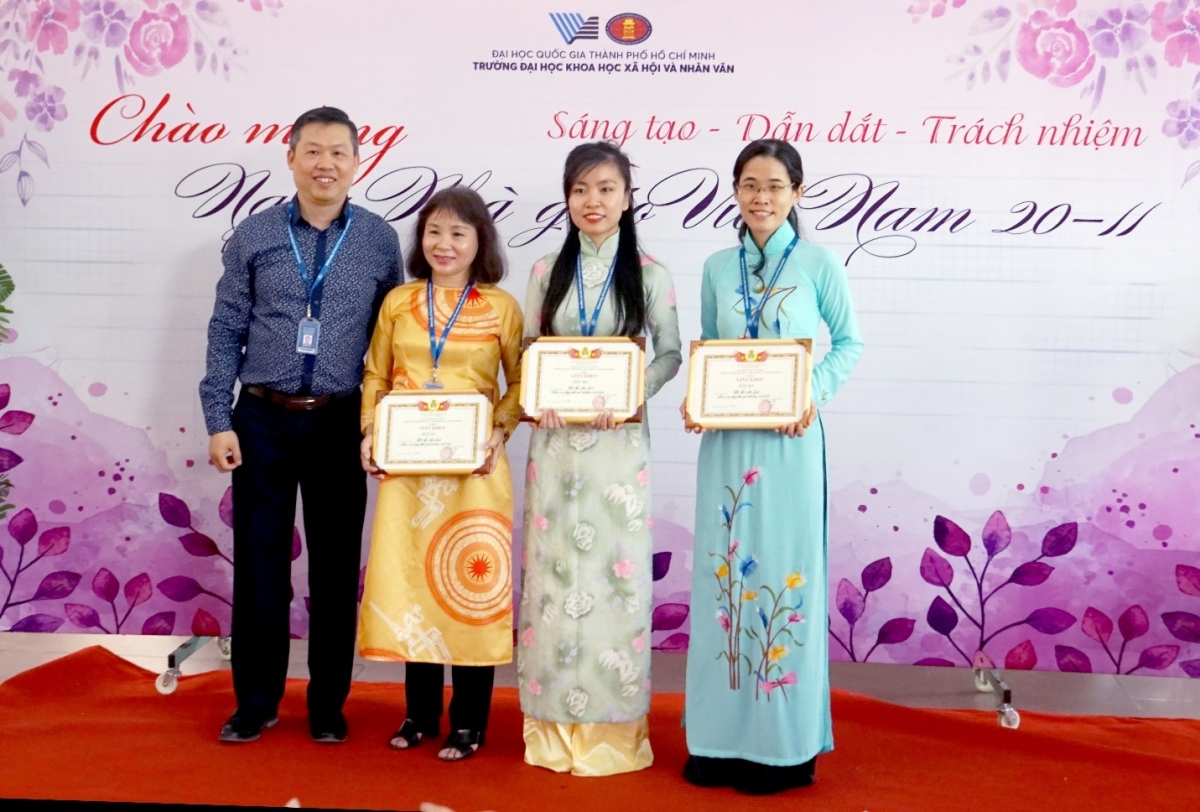 TS. Trần Anh Tiến trao giải Ba