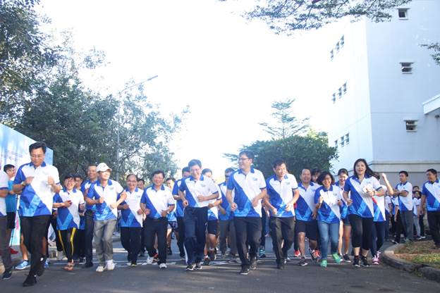 Đại biểu chạy mở màn giải việt dã 2020.