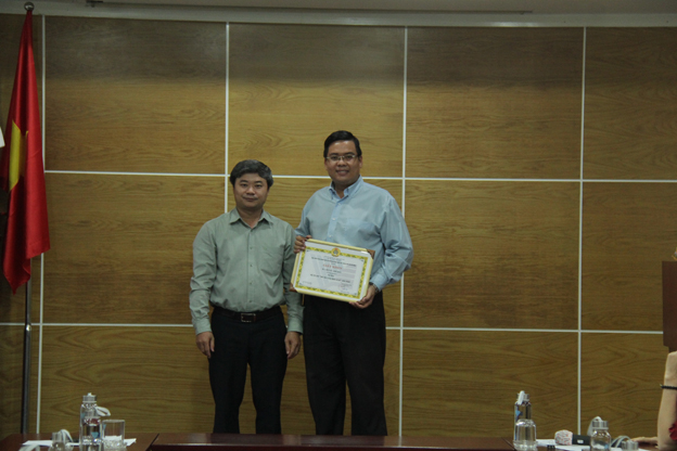 Trao giải khuyến khích