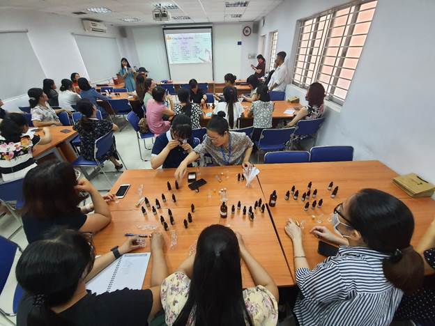 Hội thảo về Phối chế nước hoa nhân ngày 20-10