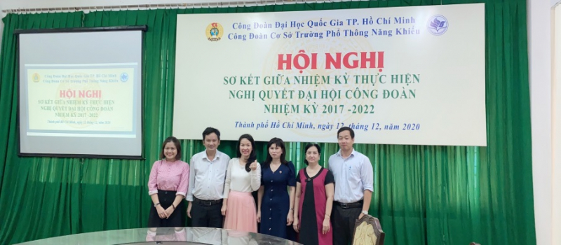 BCH CĐCS Trường PTNK chụp ảnh lưu niệm tại Hội nghị
