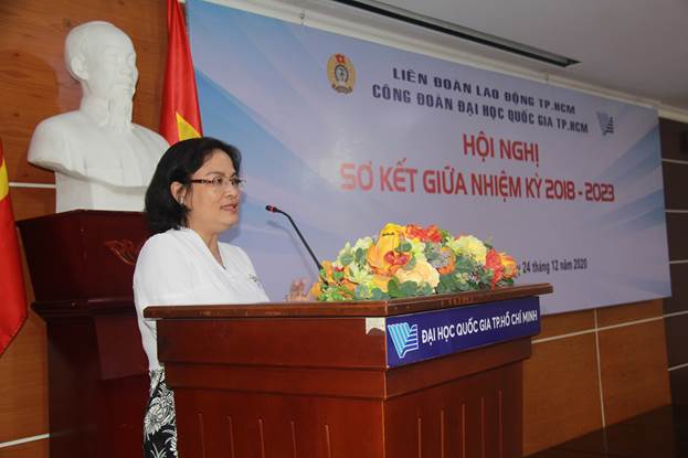 PGS.TS Ngô Thị Phương Lan - Trưởng Ban Tuyên giáo Đảng ủy ĐHQG-HCM phát biểu
