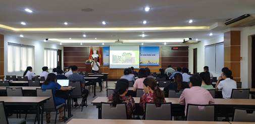 Hình 2: Báo cáo viên hướng dẫn cách chụp hình