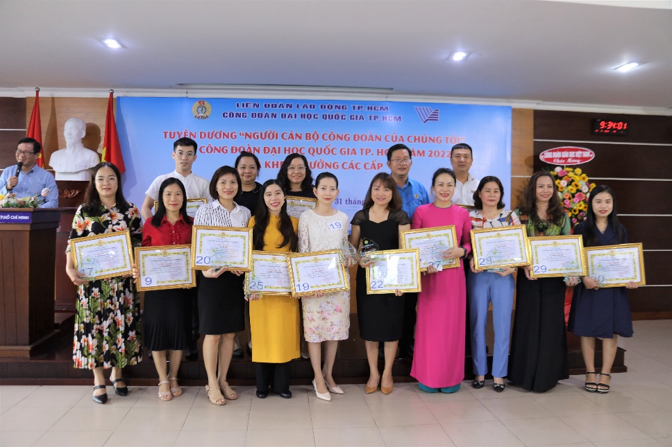 Các cá nhân được tuyên dương danh hiệu “Người cán bộ công đoàn của chúng tôi” cấp ĐHQG-HCM năm 2022
