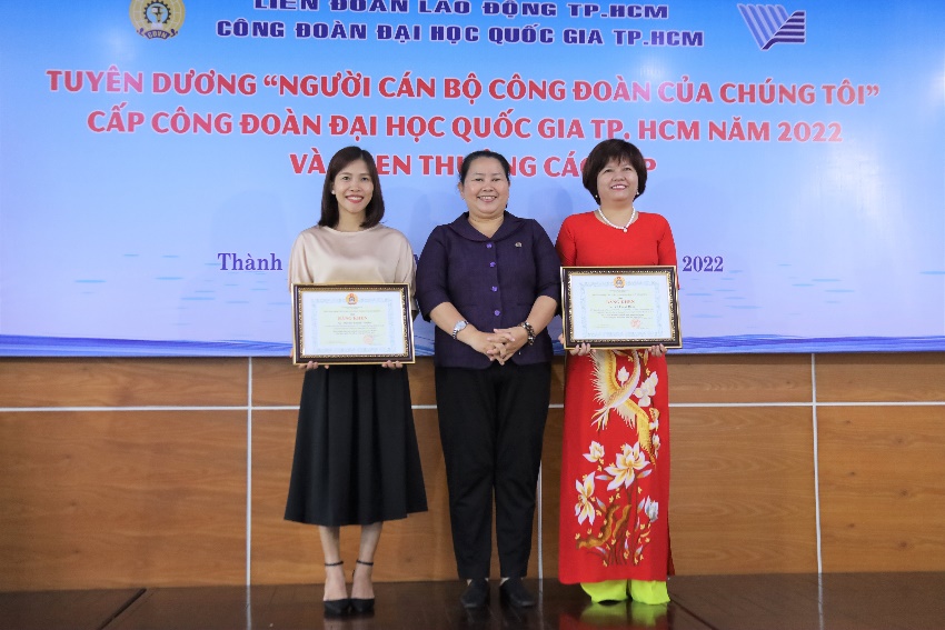khen thưởng các cá nhân lao động giỏi - lao động sáng tạo