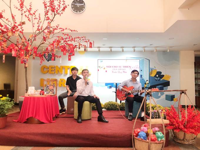 Tiết mục Liên khúc Chào xuân 2023, đến từ CĐCS Khoa Chính trị-Hành chính