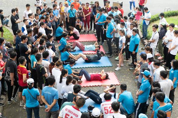 Các vận động viên thi 3 môn phối hợp