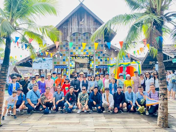 Hình 5: Hình ảnh VC-NLĐ và gia đình chụp ảnh lưu niệm