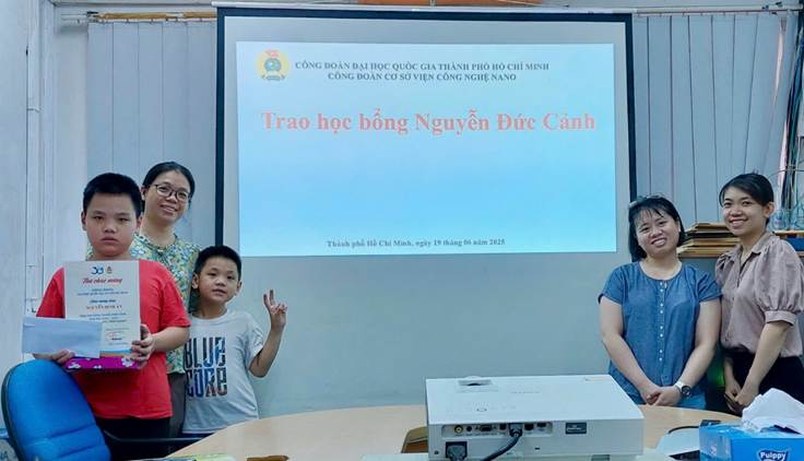 CĐCS Viện Công nghệ Nano trao tặng học bổng Nguyễn Đức Cảnh cấp Công đoàn ĐHQG-HCM